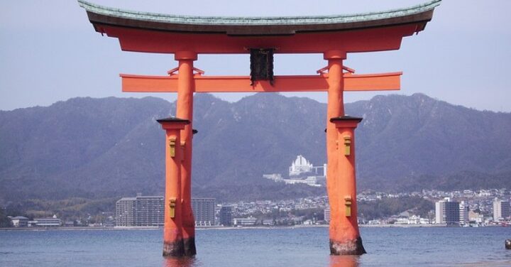 厳島神社 鳥居 浮いてる
