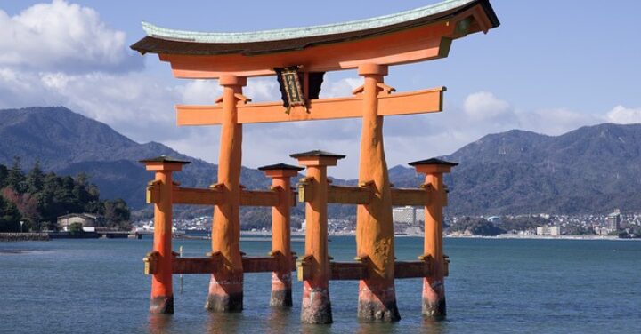 厳島神社 鳥居 浮いてる